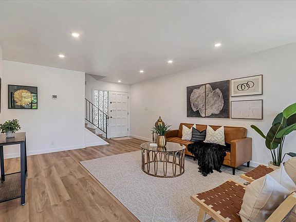 5th image of 120 Carlton Ave Unit 3
