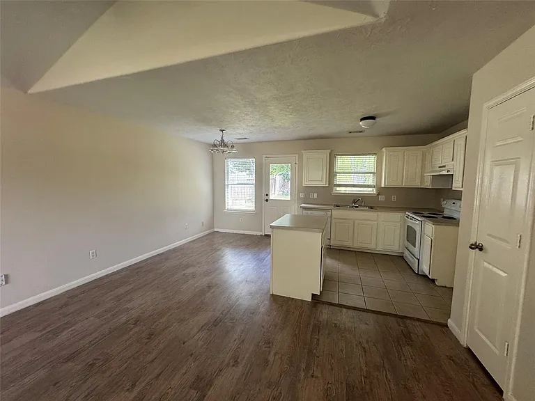 4818 Comal River Loop — Photo 12
