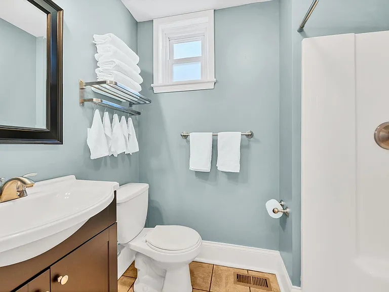 927 S Sarah St #B — Photo 17
