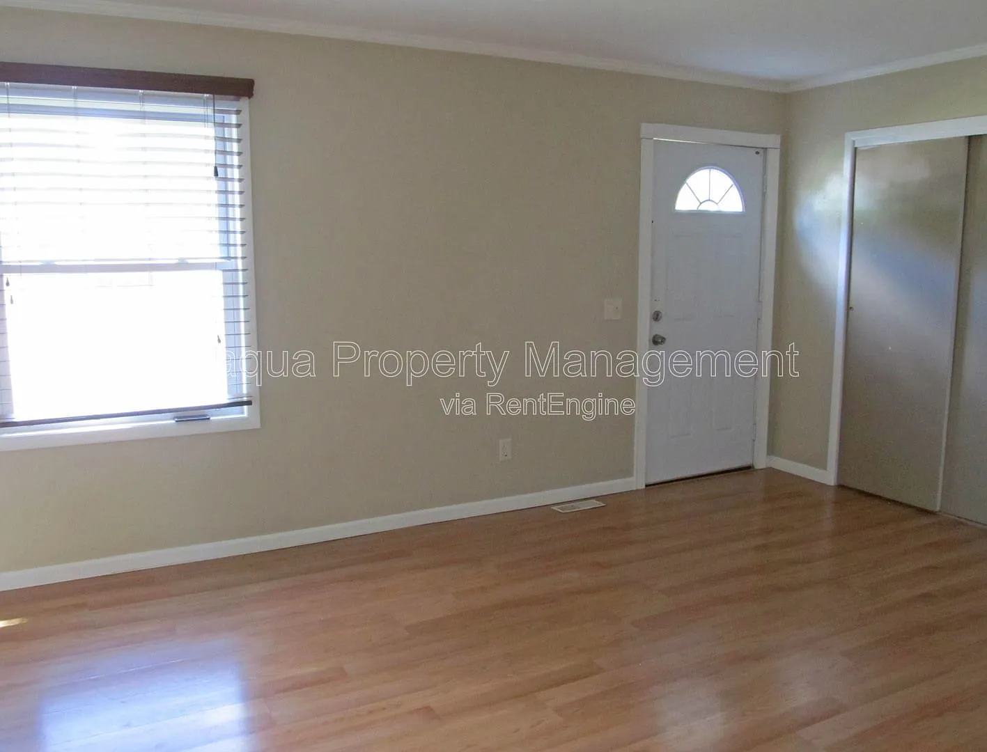 3 bed, 1.5 bath, 1304 sqft, $1,750 — Photo 2