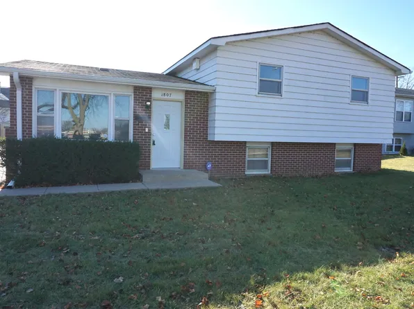 1807 20th St, North Chicago, IL 60064