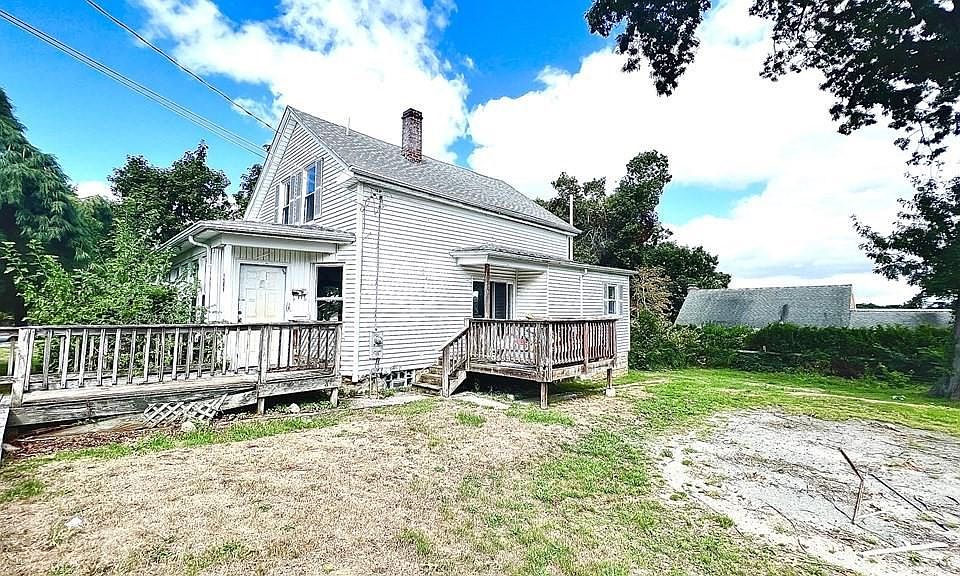 1st image of 472 Hawes St