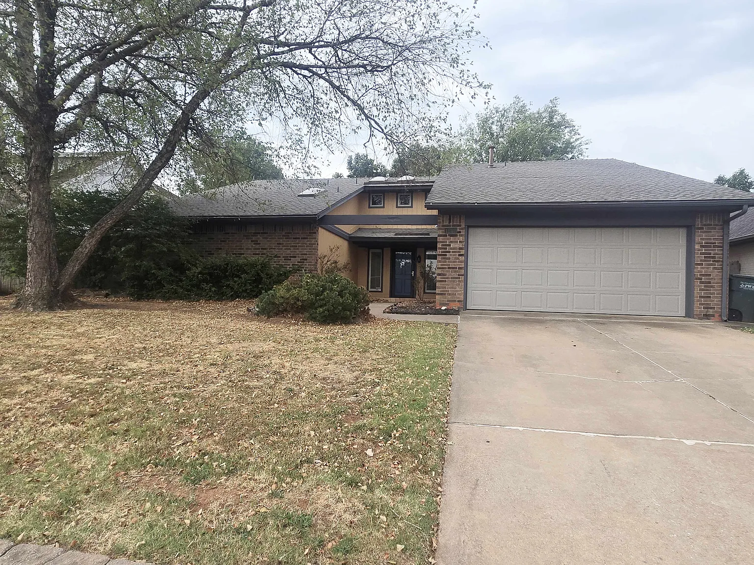 4 bed, 2800 sqft, $2,300 — Photo 1
