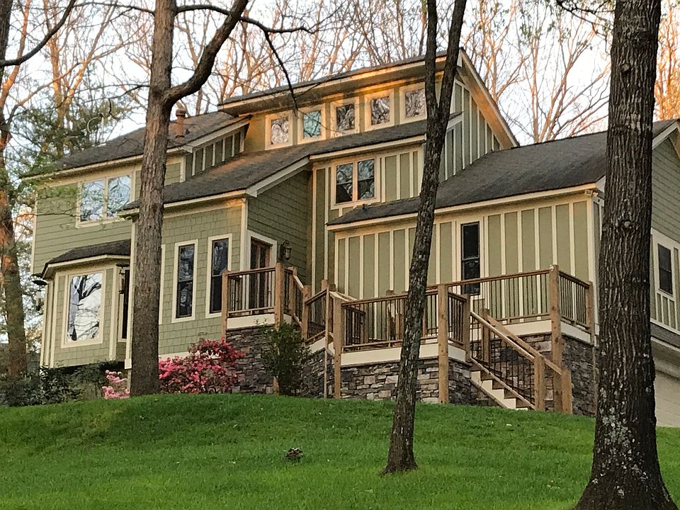 1st image of 595 Lakeshore Dr