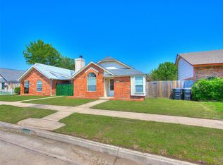 2130 Lakecrest Dr, Moore, OK 73170