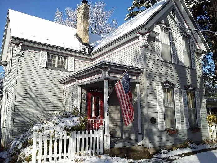 2 bed, 1.5 bath, 1900 sqft, $2,950 — Photo 1