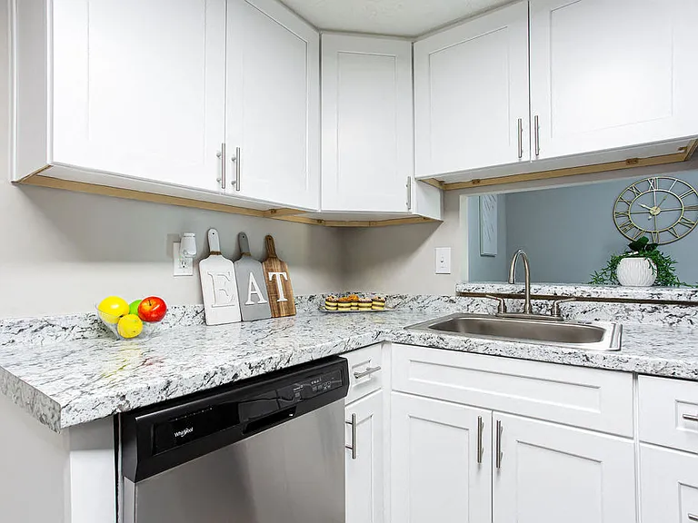 The Cobb Apartments-Townhomes — Photo 10