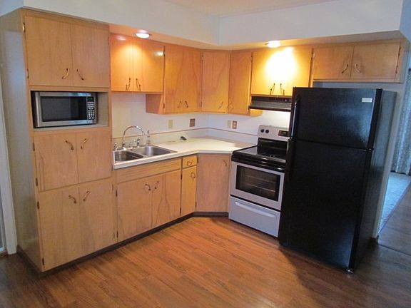 2nd image of 440 19th St NW