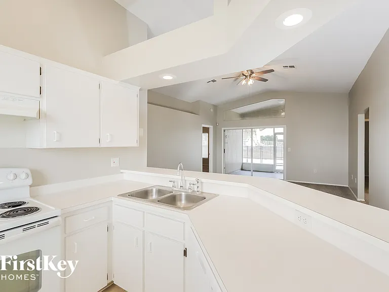 785 Hunt Dr — Photo 8