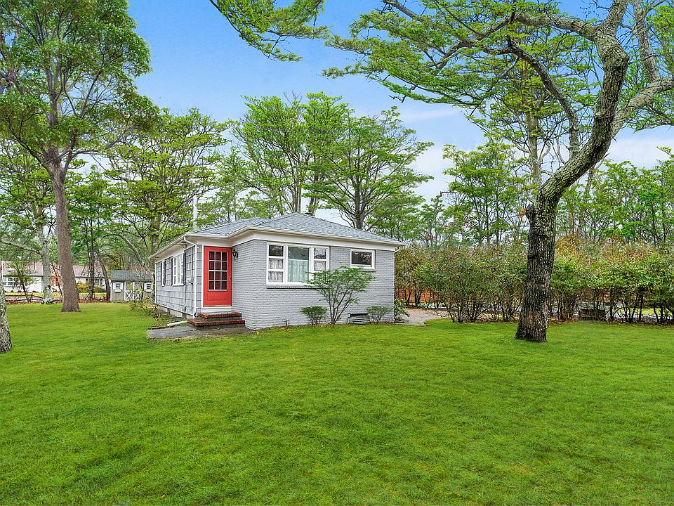1st image of 21 Shinnecock Ln
