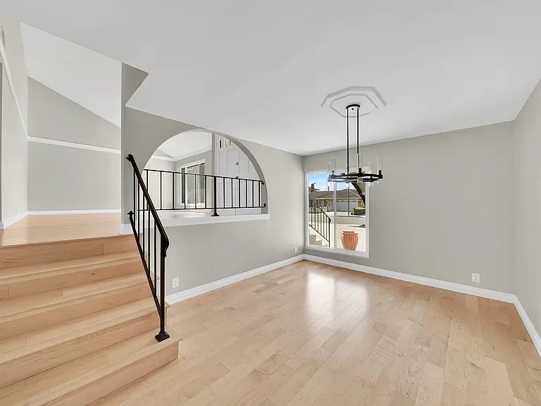 6781 Glen Dr — Photo 10