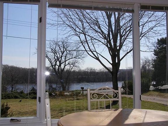 Great Views of River from Inside!