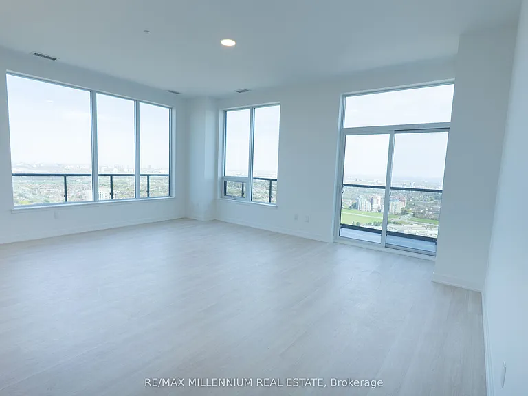 5105 Hurontario St #Penthouse 2 — Photo 4