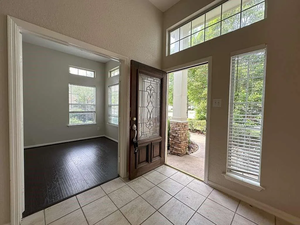 3 bed, 2.5 bath, 2052 sqft, $2,969 — Photo 2