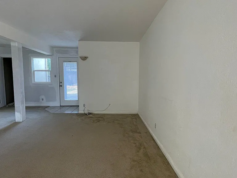 Almond Rd — Photo 14