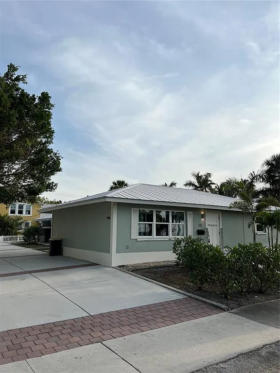 Building Photo - 511 W Retta Esplanade