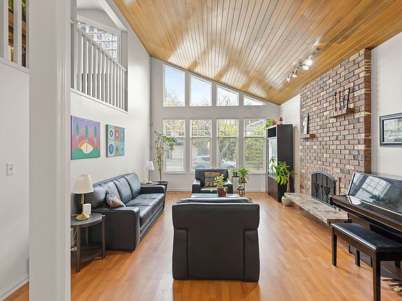 4th image of 5120 Hollyfield Ave