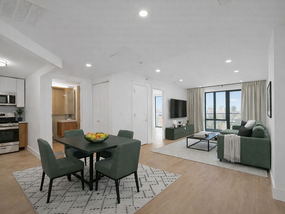 1st image of 2516 37th Ave #3B