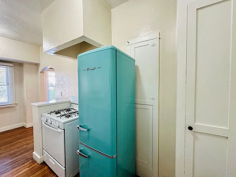 Don Martin Historic Apartments! — Photo 19