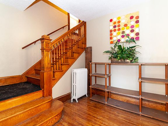 2nd image of 2545 Fillmore St NE Floor 1