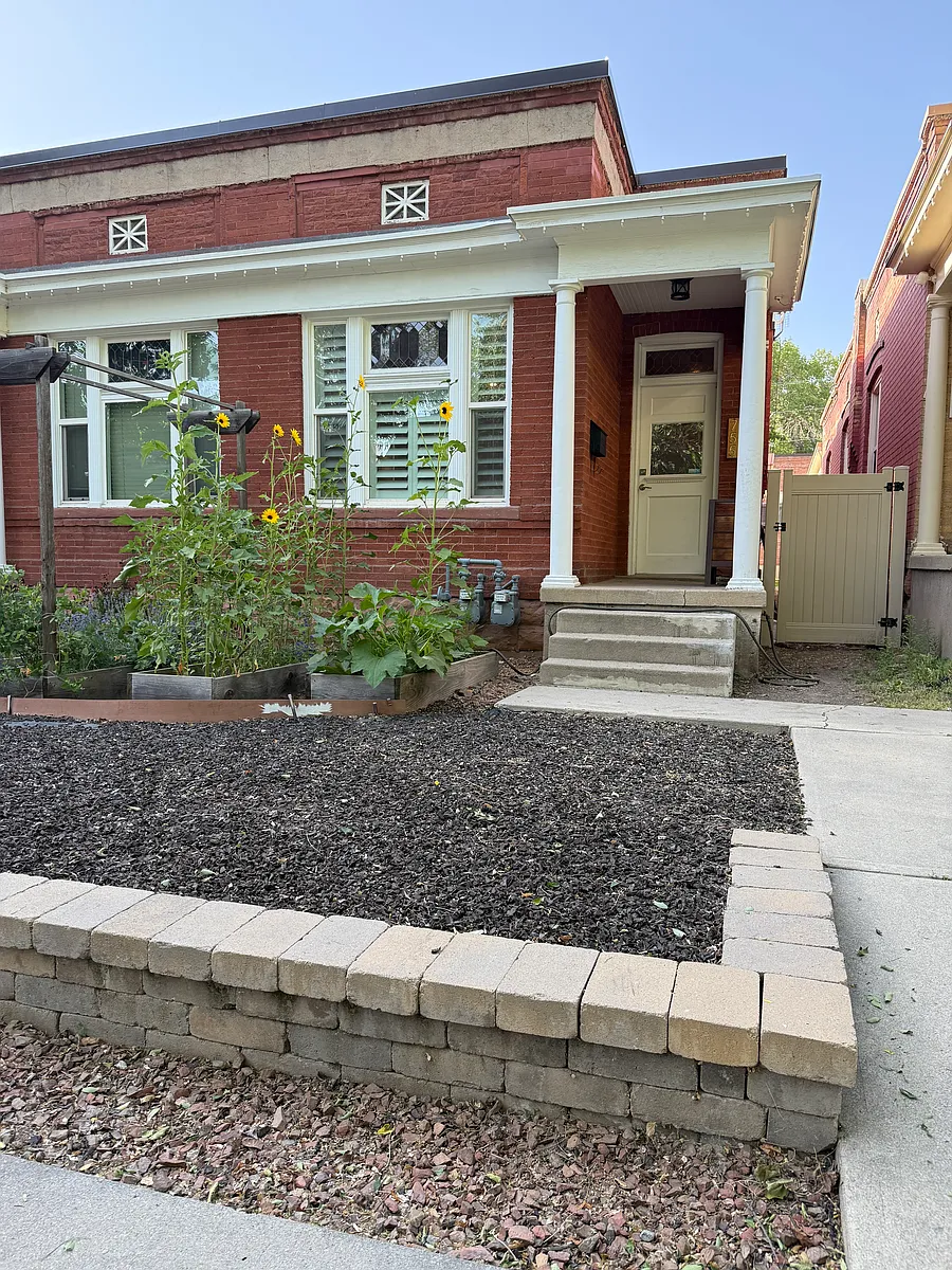 Building Photo - 755 E Linden Ave