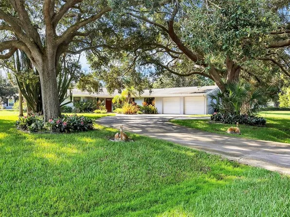 3010 E Forest Lake Dr, Sarasota, FL 34232