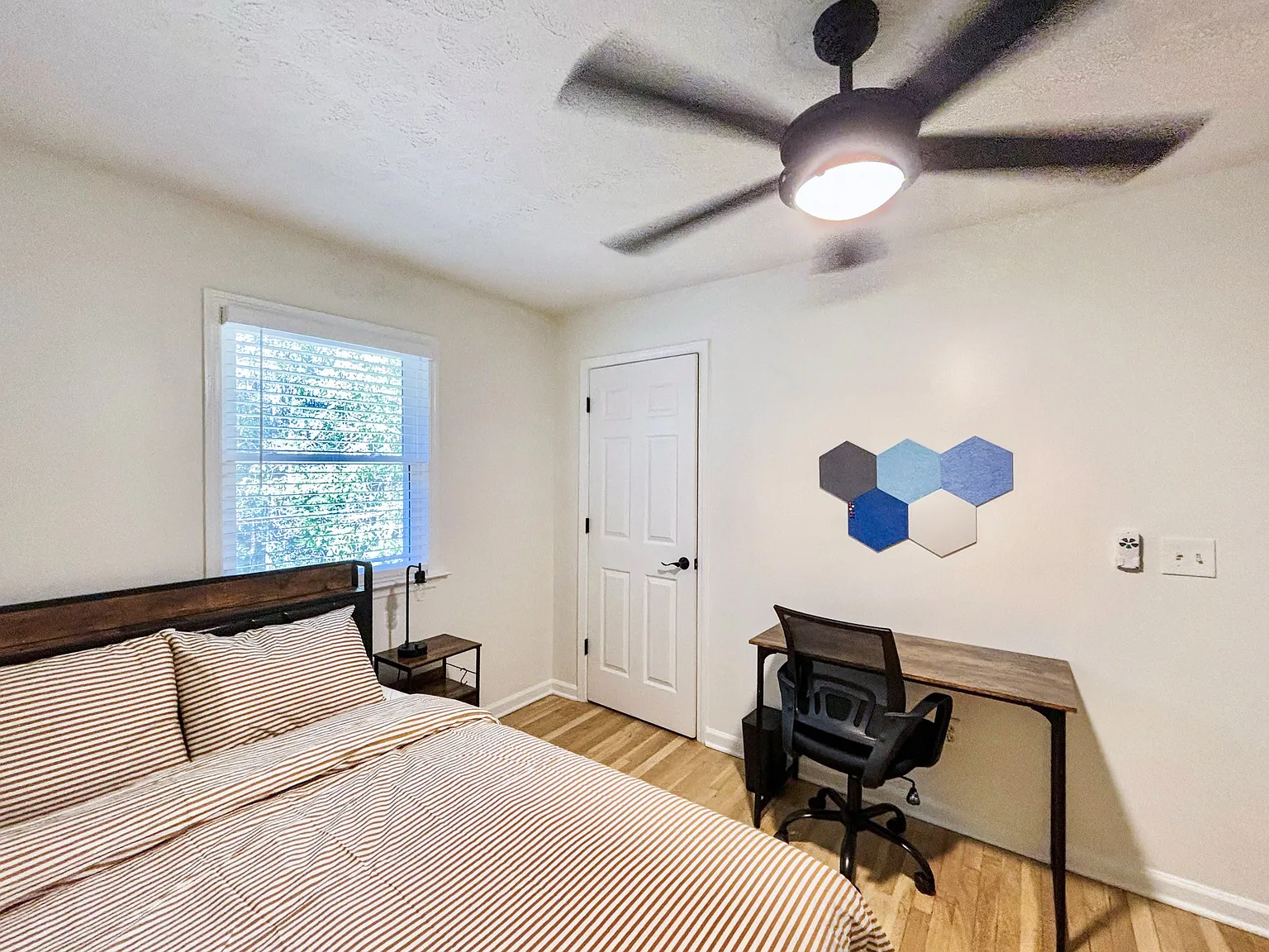 4 bed, 3.0 bath, 1900 sqft, $771 — Photo 3