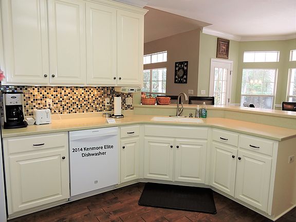 4th image of 2046 Kildare Cir