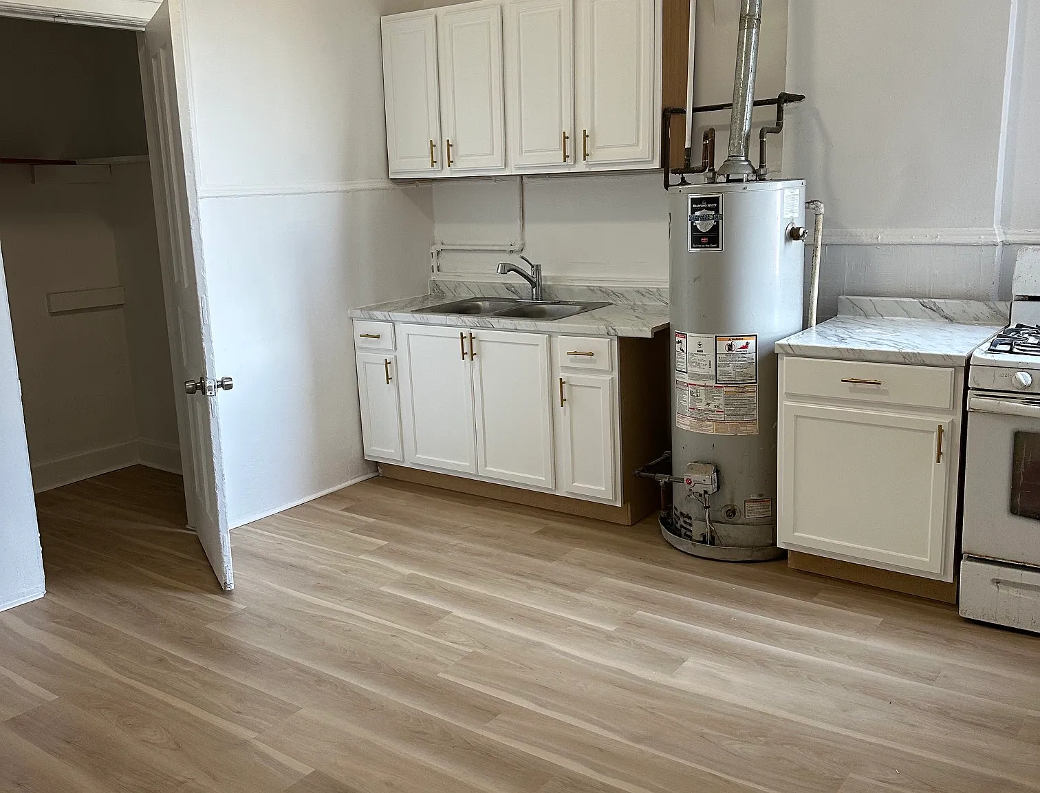 2 bed, $1,000 — Photo 4