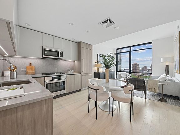4th image of 155 Bay St #1605