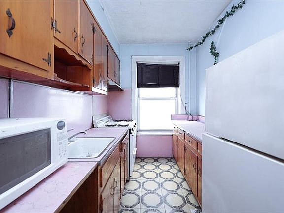 4th image of 2349 E 22nd St