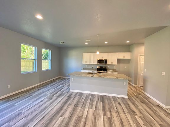 5th image of 3401 N Republic De Cuba Ave