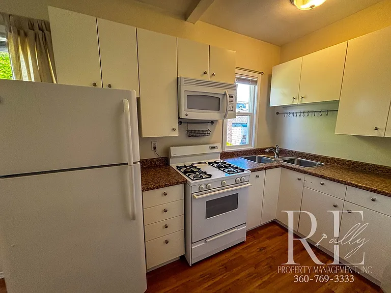 1215B Burwell St — Photo 14
