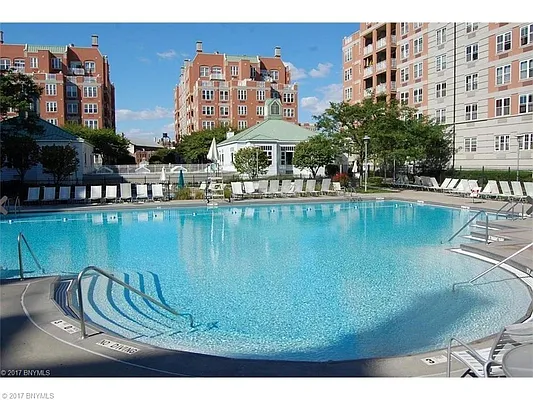 Sold by Momentum Real Estate LLC | media 1