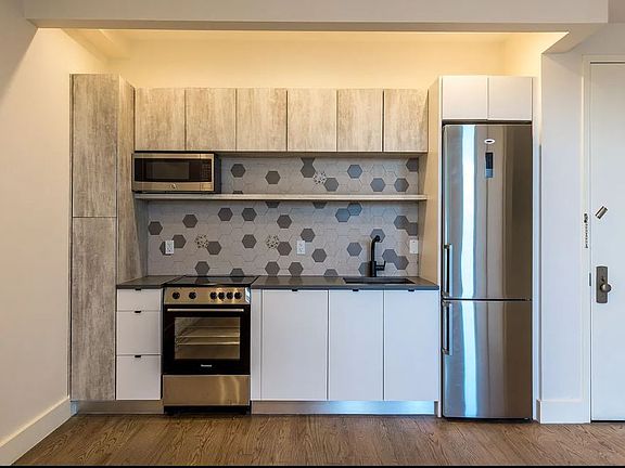 2nd image of 1513 Gates Ave #1B