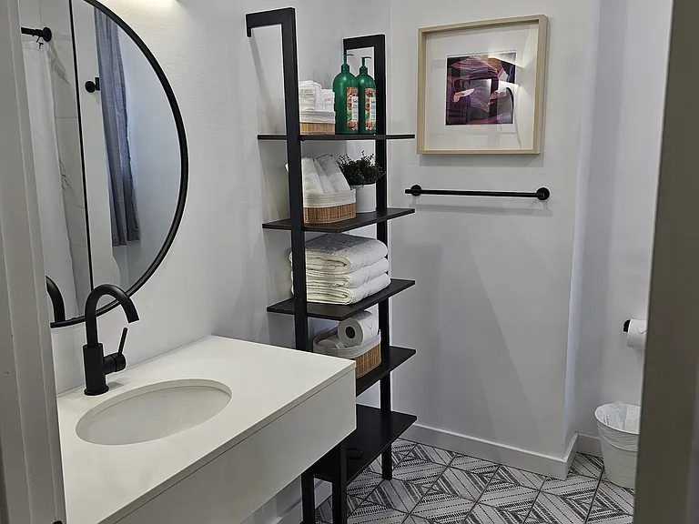 2203 Catharine St #2 — Photo 15