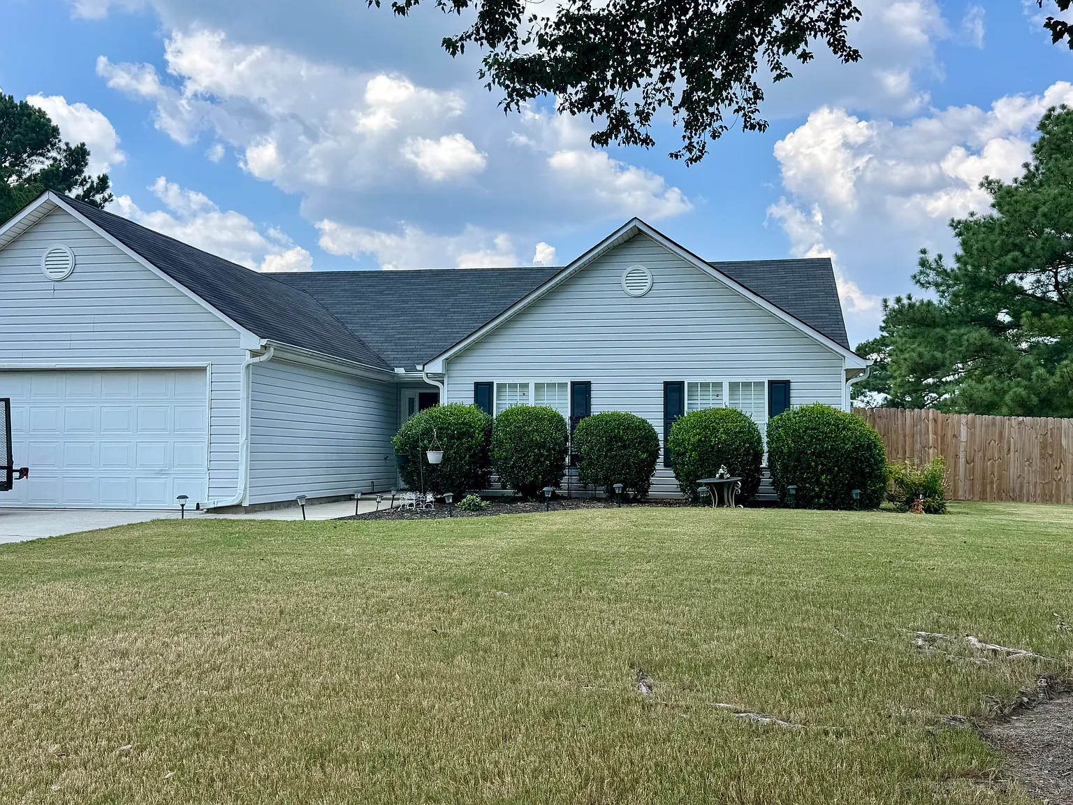 3 bed, 1409 sqft, $2,100 — Photo 2