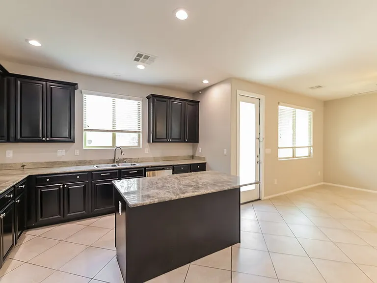 6377 Kellyville Dr — Photo 8