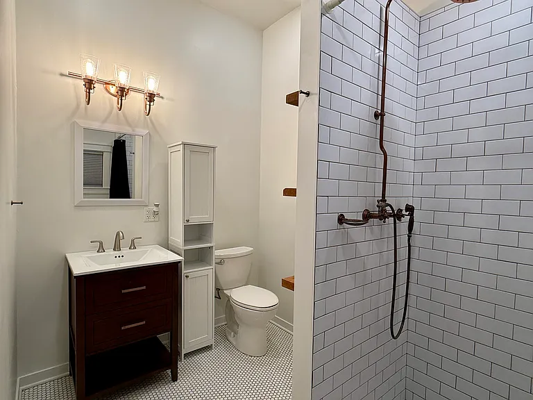 402 Whitney Ave — Photo 8