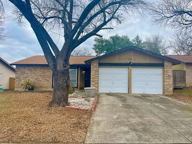 4942 Grey Hawk Dr — Photo 2