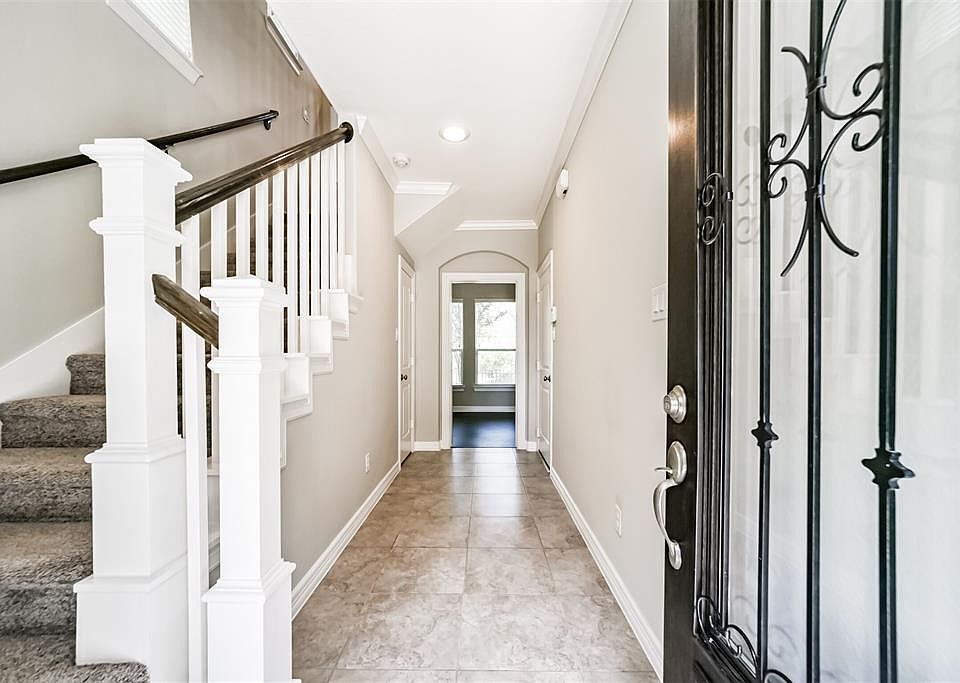 1st image of 12264 Oxford Crescent Circle