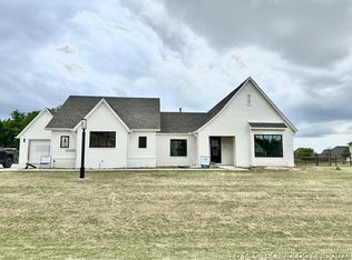 6386 N Blue Sage Dr, Owasso, OK 74055