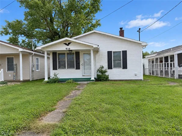 910 18th St, Vienna, WV 26105