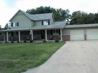823 Spruce St, Halstead, KS 67056