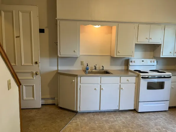 246 High St #202, Belfast, ME 04915