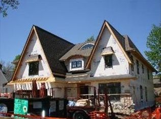 516 S Fairview Ave, Elmhurst, IL 60126