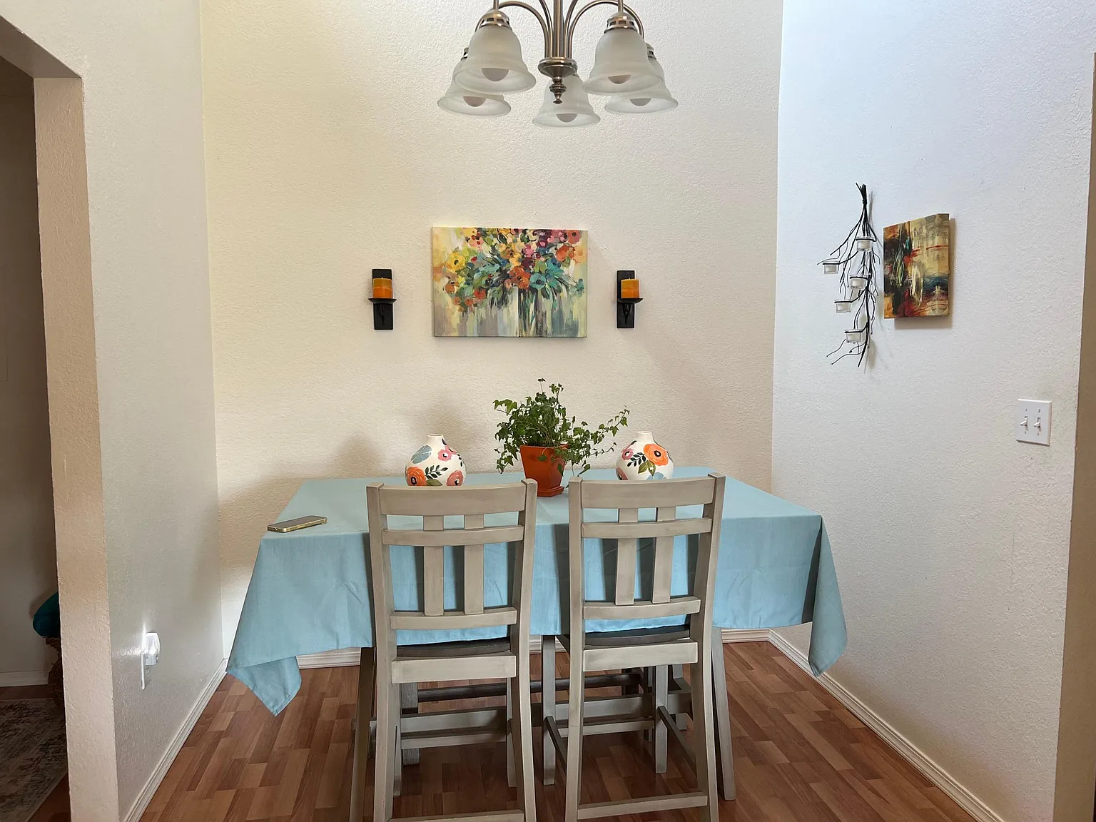 3 bed, 1380 sqft, $2,500 — Photo 2