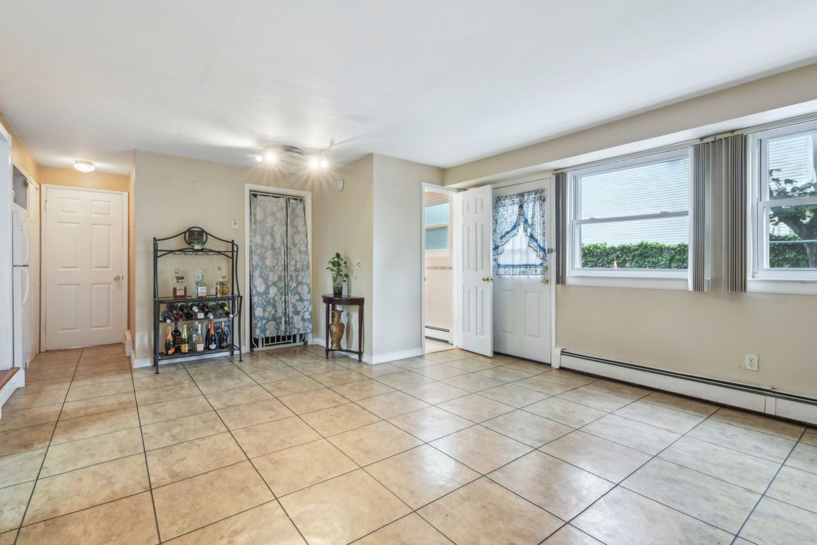 Radcliff Dr-3005-011.jpg