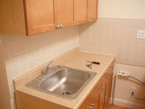 4th image of 316 E 11th St APT 4A