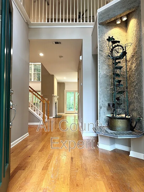 3 bed, 2.5 bath, 2704 sqft, $3,845 — Photo 3